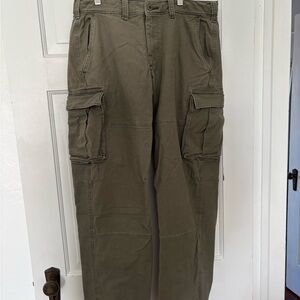 Abercrombie & Fitch Men's Olive Cargo Pants